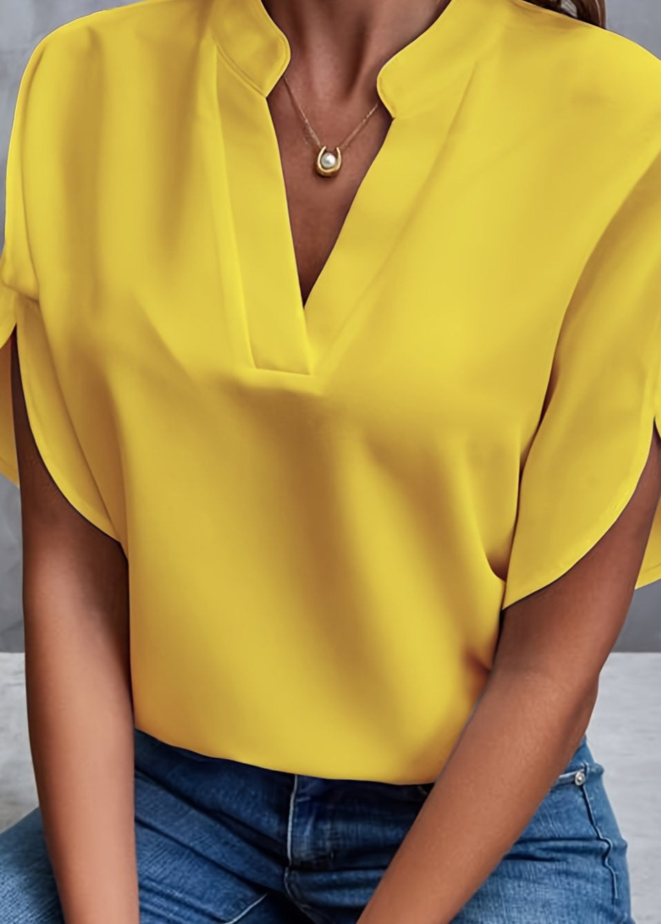 Susan – La Camicetta Perfetta per un’Eleganza Leggera e Disinvolta